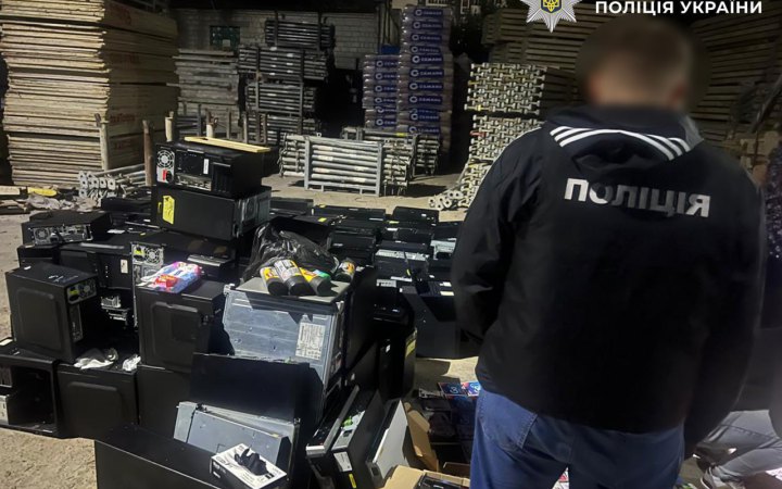  У Луцьку викрили криптошахрайський кол-центр із доходом близько $500 тисяч на місяць