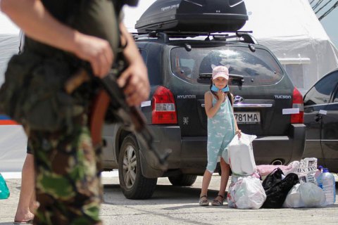Окупанти здійснюють пропуск людей через КПВВ за списками, - штаб ООС