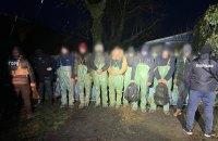 Восьмеро чоловіків у костюмах хімзахисту намагались втекти з України через Кучурганський лиман 