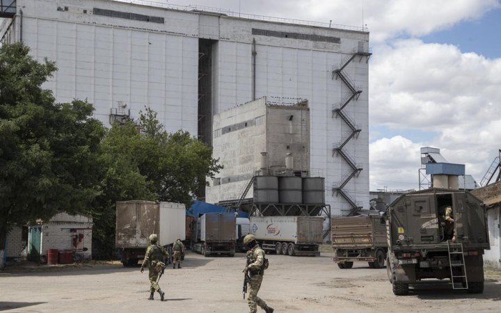 Повідомлено про підозру псевдокерівникам Запорізької зернової компанії, які вивозили до РФ крадений урожай, – Офіс генпрокурора