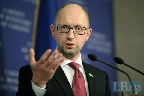 Яценюк потребовал привязать цену на бензин к котировкам нефти 