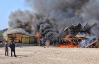 На пляже в Одессе загорелся ресторан