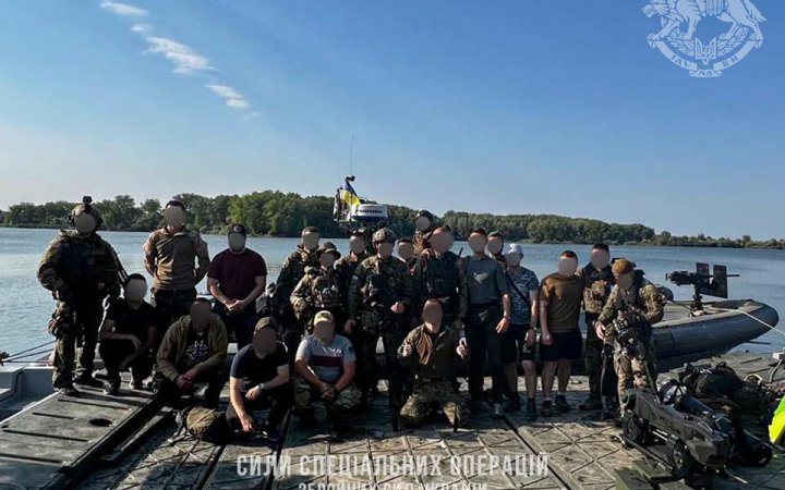 ​Встановили український прапор і не потрапили під ворожий ракетний удар: ССО розповіли про спецоперацію "Зміїний"