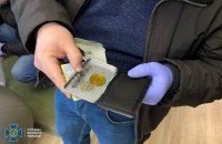 СБУ викрила шахраїв, які прикривалися "зв’язками" в Офісі президента для легалізації іноземців