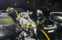 Уночі в Харкові згоріли шість автомобілів