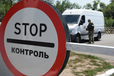На въезде в Киев устанавливают защитные сооружения