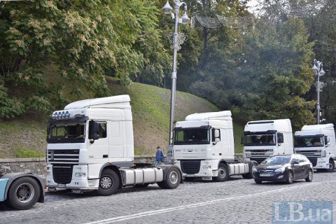 Польша возобновляет выдачу разрешений украинским грузовым перевозчикам 