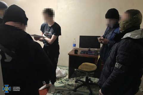 ​У Запоріжжі затримали аноніма, який на замовлення "мінував" об’єкти по всій Україні та за кордоном