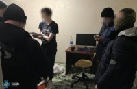 ​У Запоріжжі затримали аноніма, який на замовлення "мінував" об’єкти по всій Україні та за кордоном