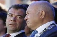 Лужков раскритиковал Медведева в интервью BBC
