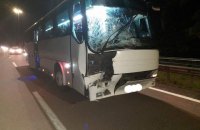 На Рівненщині автобус з паломниками, які поверталися з Києва, зіткнувся з вантажівкою