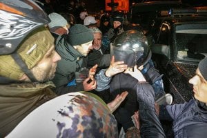 Министры Швеции, Великобритании и посол США осудили ночные события в Киеве