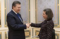 Янукович пообещал Нуланд ускорить освобождение протестующих