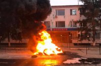 В Каховке из-за убийства 26-летнего парня начались массовые акции протеста 