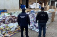 У Харкові викрили цехи з фальсифікатом побутової хімії. Товар продавали по всій країні з прибутком до 5 млн грн на місяць