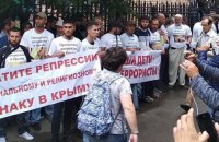 Суд в Москве оштрафовал 18 крымчан, задержанных под Верховным судом России
