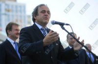 Платини прячется от неурядиц в украинской политике