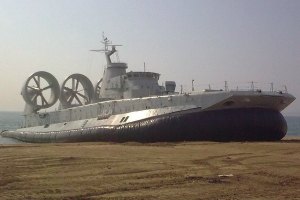Украина передала Китаю военный корабль на воздушной подушке