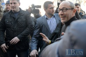 Кернес подключен к аппарату искусственного дыхания, - хирург 