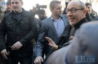 Кернес подключен к аппарату искусственного дыхания, - хирург 