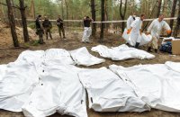 Слідчі ексгумували в Ізюмі 447 тіл загиблих
