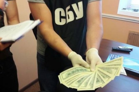 Двух офицеров СБУ будут судить за взятку $50 тыс.