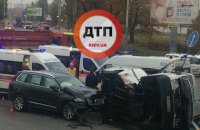 На Богатырской в Киеве перевернулась маршрутка