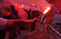 Националисты провели акцию протеста у здания телеканала NewsOne в Киеве (обновлено)