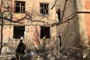 Трое военных получили ранения в Луганской области в среду 