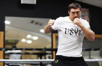Непереможний чемпіон світу в суперважкій вазі назвав Усика "занадто дрібним", щоб становити загрозу