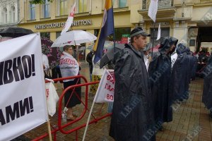 Здание Печерского суда окружено милицией