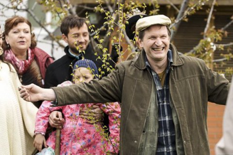 "1+1 медиа" решила транслировать сериалы и фильмы на русском "из-за критики украинского дубляжа"
