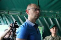 Яценюк хоче притягнути до відповідальності керівництво нафтобази, яка горить