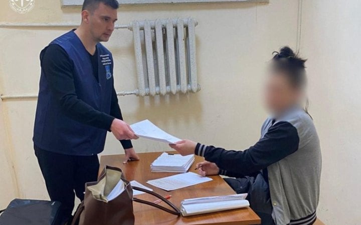 ​У Києві судитимуть жінку, яка підпалила двері двох знайомих через ревнощі і конфлікти 