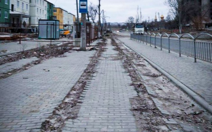 Окупанти почали демонтаж трамвайної колії в Маріуполі