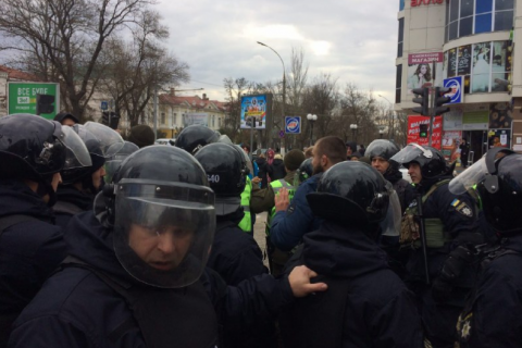 Поліція відкрила справу після заворушень біля Херсонської міськради через вулицю Гандзюк