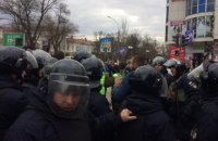 Полиция открыла дело после беспорядков возле Херсонского горсовета из-за улицы Гандзюк 