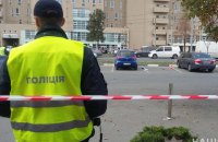 В Харькове на парковке супермаркета застрелили человека, другой участник перестрелки взорвал себя гранатой