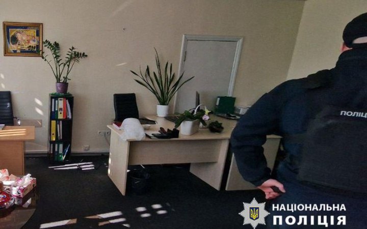 У Києві чоловік розпочав стрілянину в офісі страхової компанії, а потім вчинив самогубство