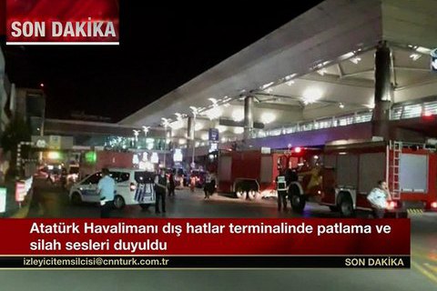 Аэропорт Стамбула возобновил работу после взрывов