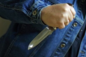 В Харькове гражданина Израиля ранили ножом и ограбили