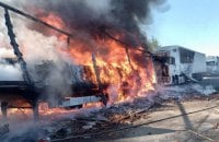 Росіяни вдарили біля АЗС на Дніпропетровщині: шестеро поранених, згоріла вантажівка