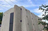 ​У Києві встановлюють перше мобільне укриття біля зупинки громадського транспорту