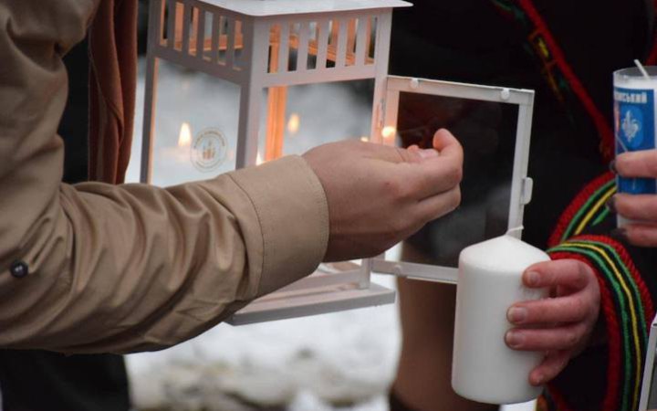 До Києва привезли Вифлеємський вогонь миру
