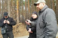 Охранники Медведчука пытались задержать съемочную группу "Наших грошей" в Пуще-Водице и вызвали полицию