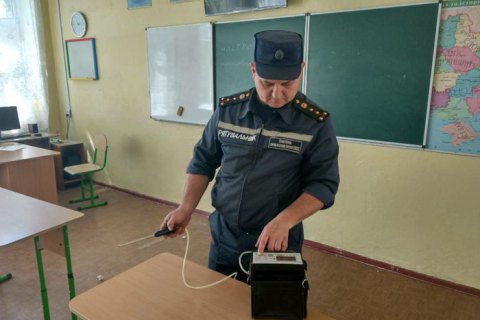 Во Львове эвакуировали в церковь более 400 учеников из-за запаха газа в школе