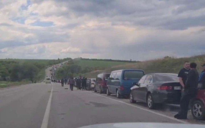 Росіяни не випускають людей на блокпосту у Василівці біля Запоріжжя