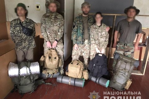 В зоне отчуждения задержали сталкеров и мужчин, которые пытались вывезти 30 кг ягод 