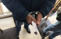 В Киеве при получении взятки задержан чиновник Дарницкой РГА