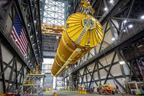 NASA впервые показало ракету, на которой астронавты полетят на Луну